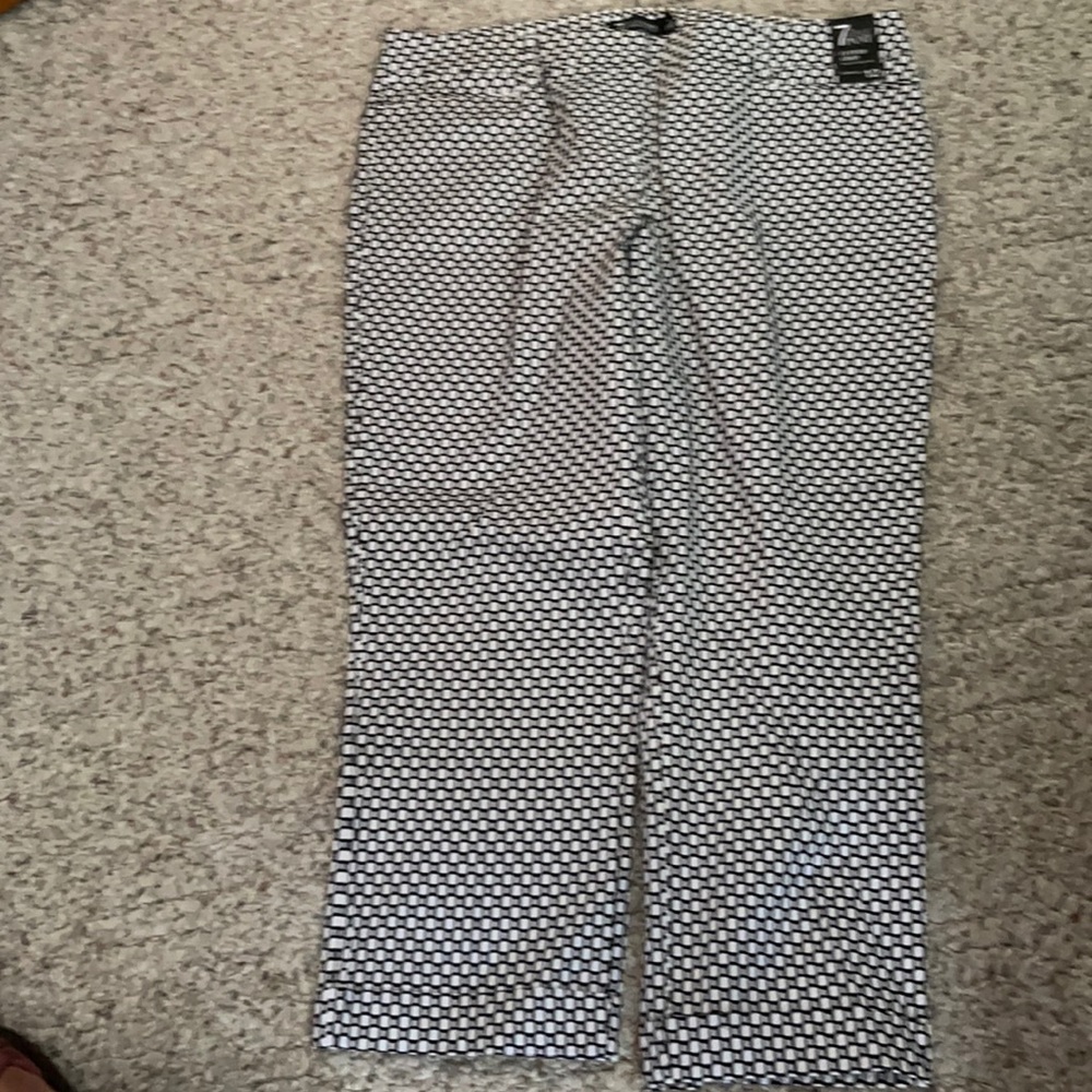 New York & Company cuffed crop pants NWT
